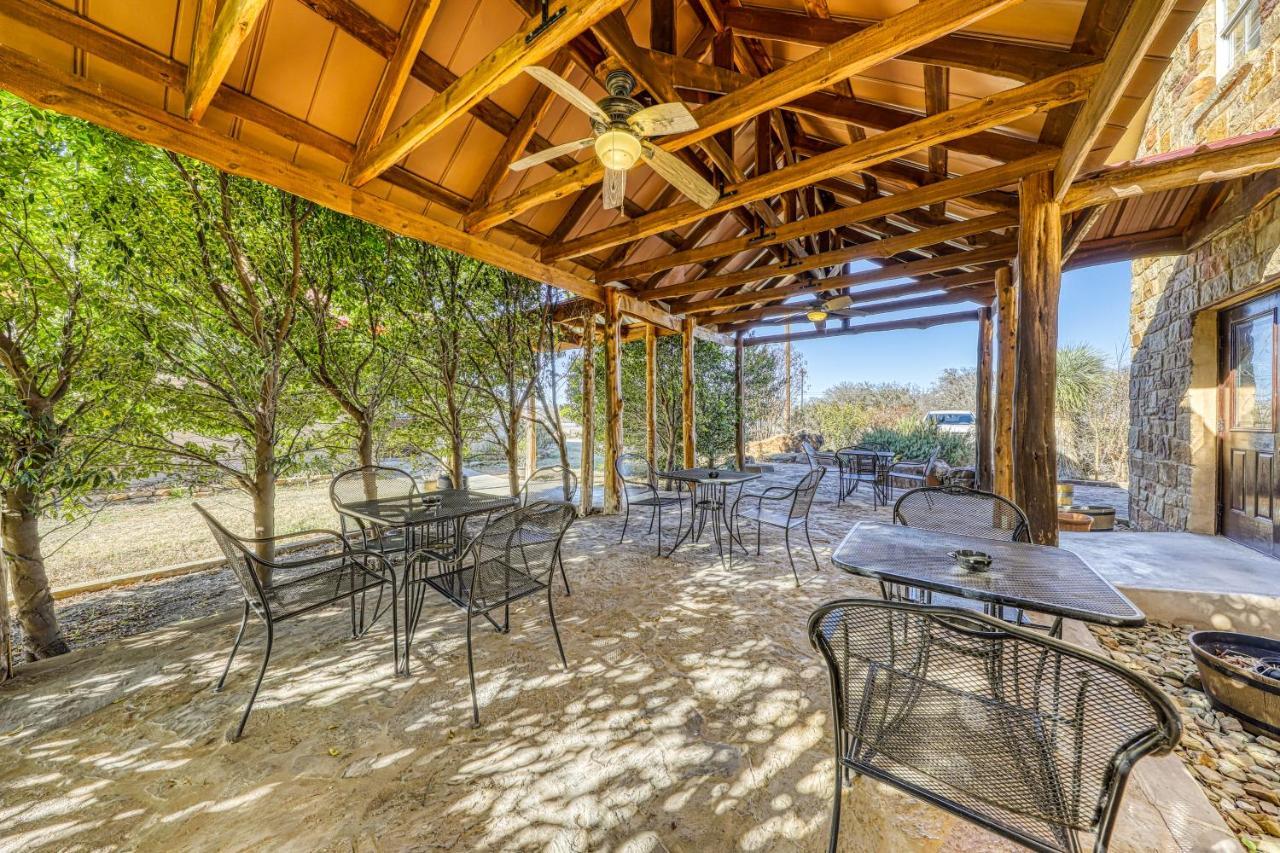 The Pecan @ Mendelbaum Winery Guest Cabins Fredericksburg Exterior foto
