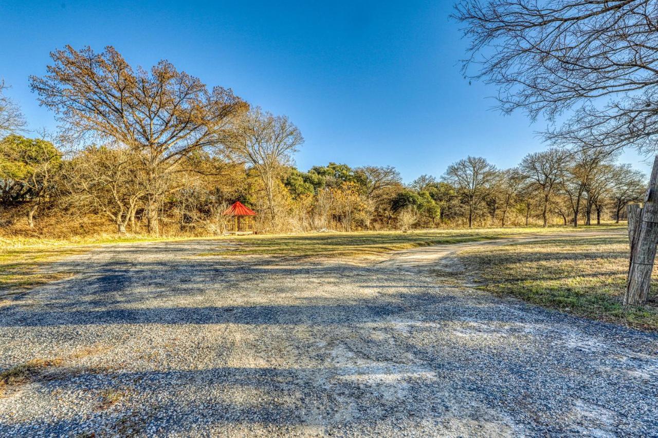 The Pecan @ Mendelbaum Winery Guest Cabins Fredericksburg Exterior foto