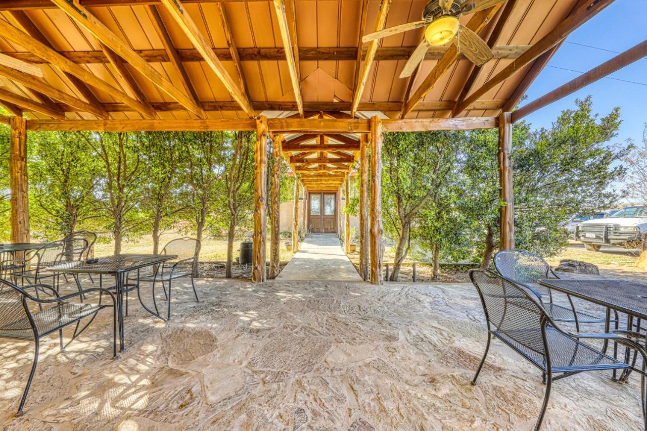 The Pecan @ Mendelbaum Winery Guest Cabins Fredericksburg Exterior foto