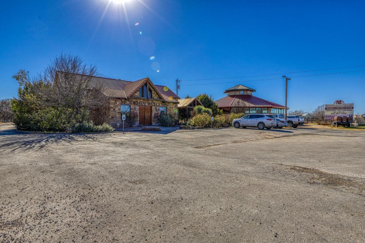 The Pecan @ Mendelbaum Winery Guest Cabins Fredericksburg Exterior foto