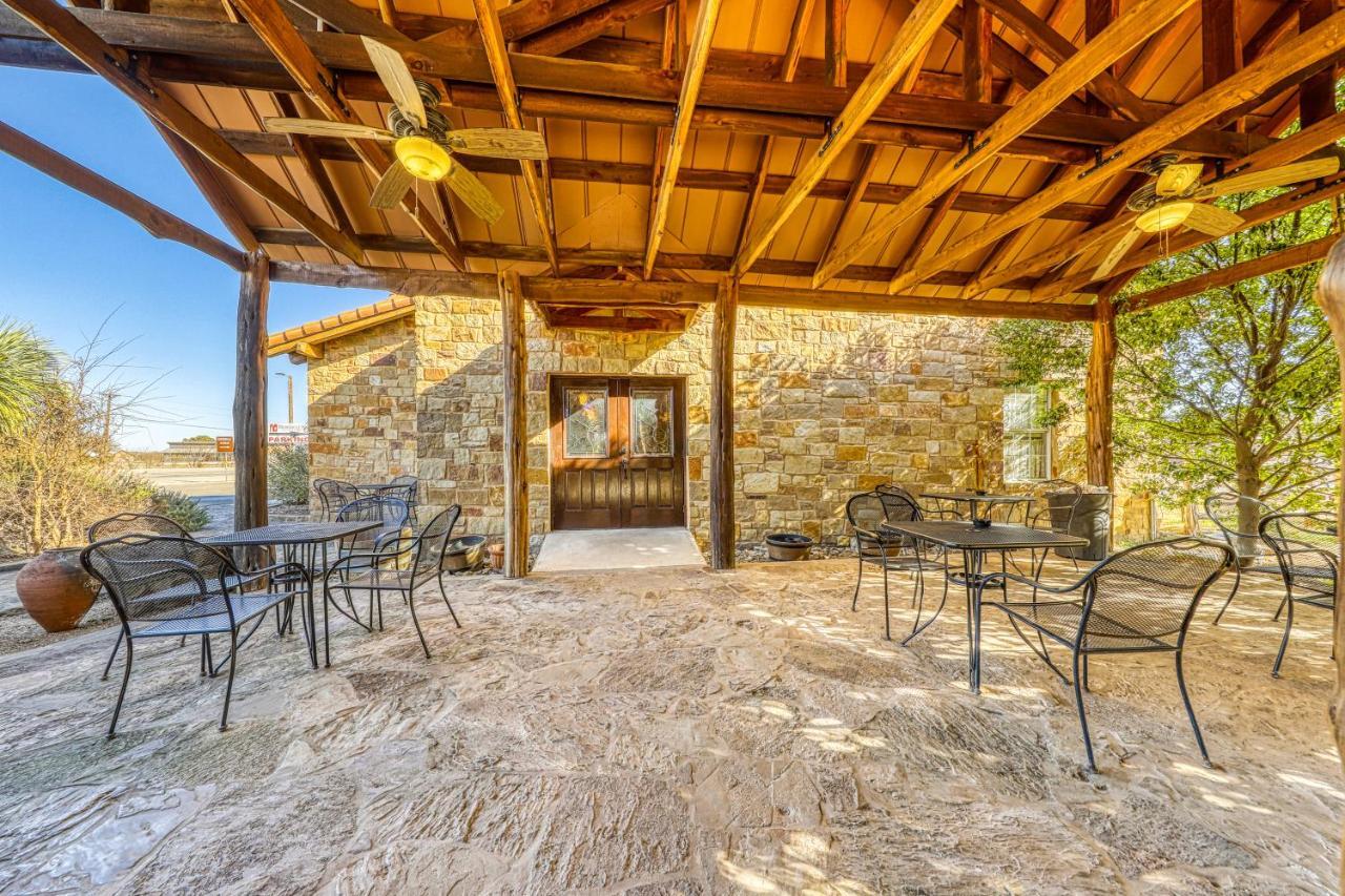 The Pecan @ Mendelbaum Winery Guest Cabins Fredericksburg Exterior foto